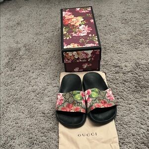Gucci Black Sandals with Colorful Floral Strap
